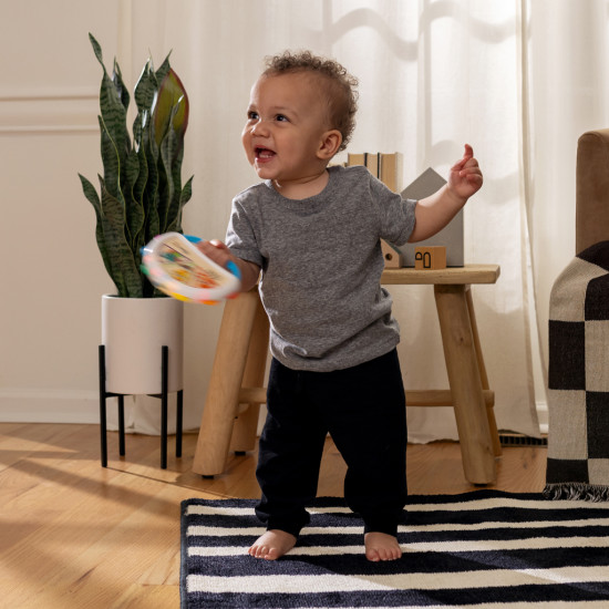 Nechte založit vašeho drobečka vlastní pochodovou kapelu s tamburínou od Baby Einstein.