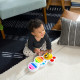 Multisenzorický dotykový xylofon zapojující hmat, zrak a sluch dítěte.
