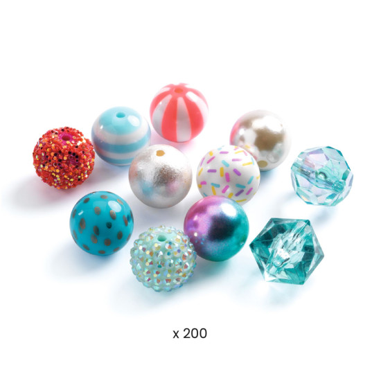 Navlékací bublinkové korálky na vytváření vlastních šperků pro malé parádnice.