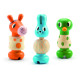 Dřevěná šroubovací hračka Rondanimo se skládá ze tří figurek: koníka, zajíčka a kachny. 