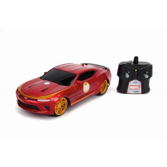 RC auto Marvel Iron Man 2016 Chevy Camaro v červené barvě, na dálkové ovládání, měřítko 1:16