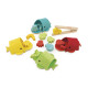 Dřevěná hračka díky které se vaše dítě naučí barvy a to tříděným barevné potravy do úst velryby pomocí dřevěné pinzety!