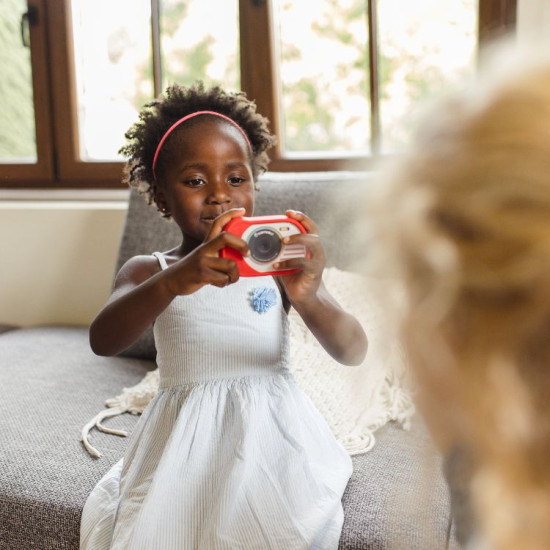 Digitální fotoaparát Kidywolf Kidycam umožňuje dětem pořizovat fotografie a videa i na tobogánu nebo při šnorchlování.