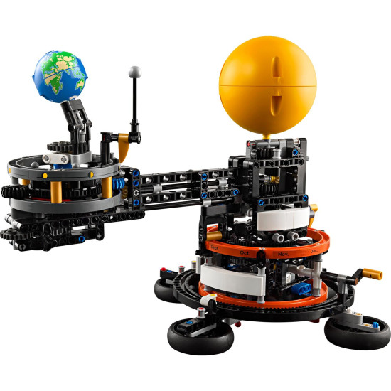 LEGO® Technic Planeta Země a Měsíc na oběžné dráze (42179) – model se zobrazením oběžné dráhy a rotací, včetně funkčního klikového hřídele a obrázků fází Měsíce