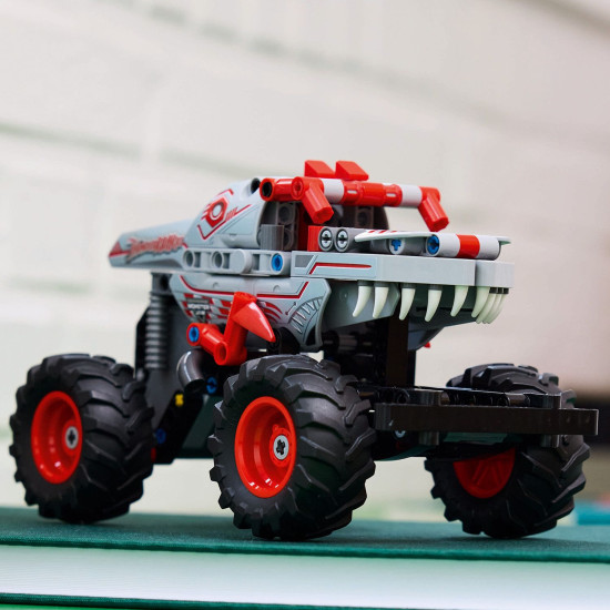 LEGO TECHNIC Monster Jam™ ThunderROARus™ s natahovacím motorem