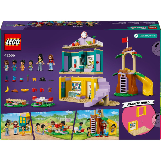 LEGO Friends Školka v městečku Heartlake s minipanenkami, herními prvky a doplňky pro péči o nejmenší obyvatele školky. Dvě minipanenky si hrají s dětmi v herní místnosti plné hraček, s prolézačkou a dětskými potřebami.