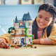 LEGO Friends Stylový hotel na zámku s francouzským designem, luxusním apartmánem s vanou na nožičkách, zimní zahradou, recepcí a tajemným podkrovím plným historických artefaktů. 