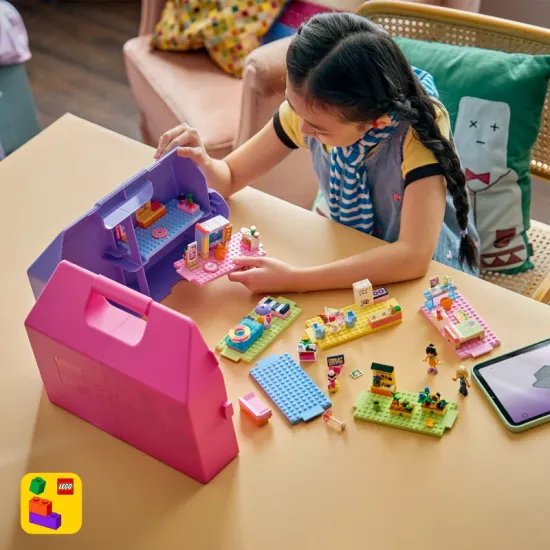 LEGO Friends 42697 Kreativní kufřík a domeček pro panenky