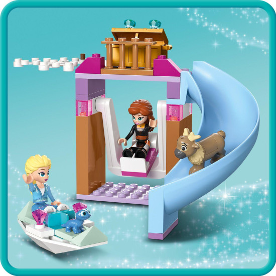 LEGO stavebnice Ledové království: Elsa a hrad s minifigurkami Elsy a Anny, zvířátky Bruniho a malého soba, kuchyní, krbem, houpačkou, skluzavkou, táborákem a ledovou kánoí. 