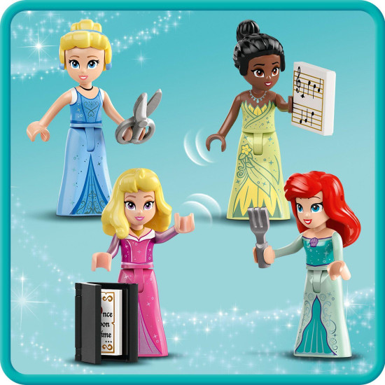 LEGO® stavebnice Disney princezny s trhem, obsahující minifigurky Tiany, Aurory, Popelky a Ariel, sběratelské prsteny a různé herní doplňky. Model zobrazuje trh s květináčem, lavičkou a fontánou.