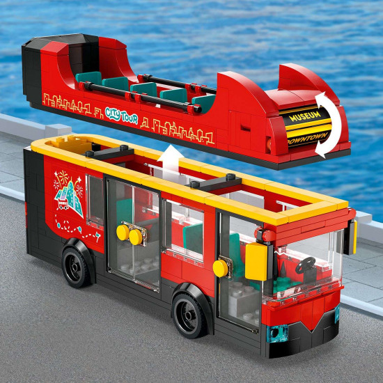 Vydejte se na dobrodružnou jízdu s parádním dvoupatrovým vyhlídkovým autobusem LEGO®. S možností usadit cestující a spoustou detailů včetně různých doplňků ke hraní, tento model nabízí úžasný výhled a zábavu na každou cestu.