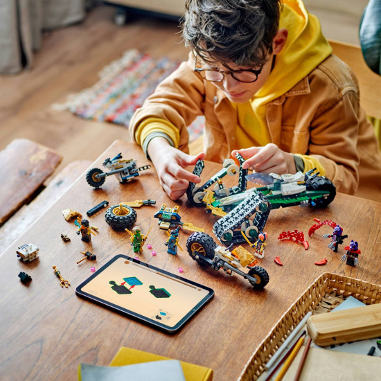 LEGO nindžové a jejich akční vozidla: Sorin kluzák, Lloydův terénní závodník a motorky Colea a Nyi v bitvě proti zlým členům bandy lorda Rasa.