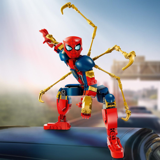 LEGO Iron Spider Man s robotickými pažemi, Pohyblivá figurka Iron Spider Man, LEGO Iron Spider Man akční pózy, Iron Spider Man s moderním brněním