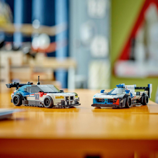 Toto dvojité balení LEGO Speed ​​Champions obsahuje autentické modely BMW M4 GT3 a M Hybrid V8, které si zamilují kluci, holky i dospělí sběratelé.