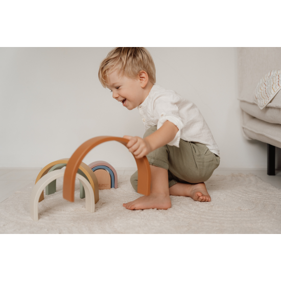 Poskládej si duhu ze 7 dřevěných oblouků. Didaktická hračka s prvky montessori bude děti bavit.