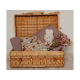 Roztomilé vintage kytičkované textilní chrastítko s králíčkem je přizpůsobené malým dětským ručičkám.