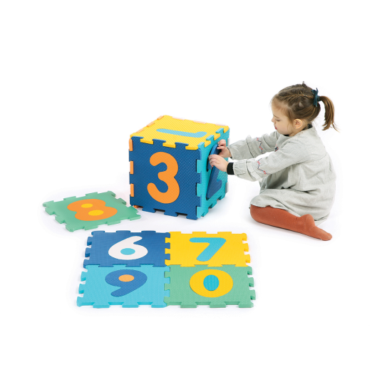 Pěnová hrací podložka a puzzle v jednom rozvíjí dětské smysly a jemnou motoriku. Podložka zároveň tepelně izoluje.