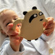 Dětská kousátko ve tvaru pandy pro zklidnění bolavých dásní od Petit Jour.