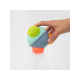 Zábavné koupání s barevným míčkem do koupele.