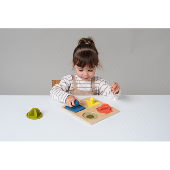 Děťátko se naučí barvy, tvary a rozvíjí jemnou motoriku.