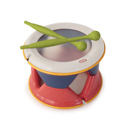 Dětský buben s hůlkami a stranami, které lze od sebe oddělit a hrát s nimi samostatně