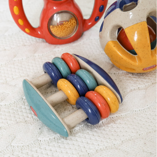 Barevné chrastítko Počítadlo, hračka pro miminka na nácvik úchopu a rozvoj motoriky