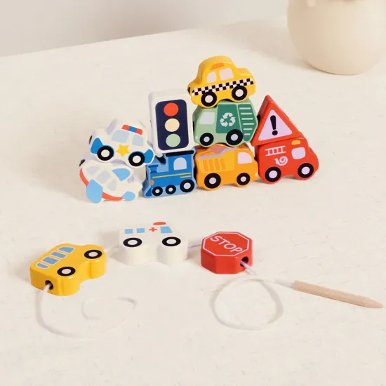 Dřevěné navlékání korálků Doprava Tooky Toy – dětská motorická hračka s dopravními prostředky