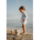 Plavecké tričko z UV ochranné tkaniny s krásným potiskem námořnického zálivu chrání vaše dítě před sluncem při koupání u moře i doma na zahradě.