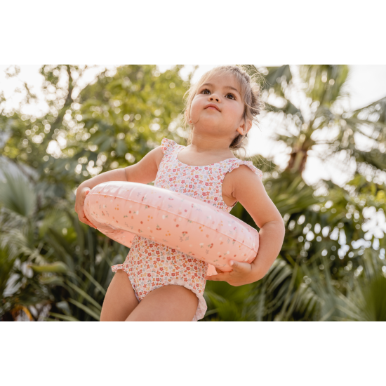Plavky z UV ochranné tkaniny s krásným potiskem letních květin chrání vaše dítě před sluncem při koupání u moře i doma na zahradě.