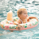 Nafukovací kruh pro miminka od Swim Essentials v růžové barvě s květinovým vzorem je vhodný pro nejmenší děti od 0 do 1 roku s maximální hmotností do 11 kg. 
