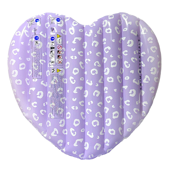 Obrovské nafukovací srdce od Swim Essentials s fialovým leopardím vzorem se bude krásně vyjímat na každé vodní hladině. Je určeno dětem přibližně od 6 let.