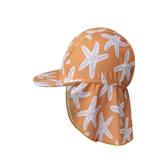 Praktický letní klobouček s ochranou krku od Swim Essentials s vzorem mořských hvězdic ochrání děti před UV zářením.