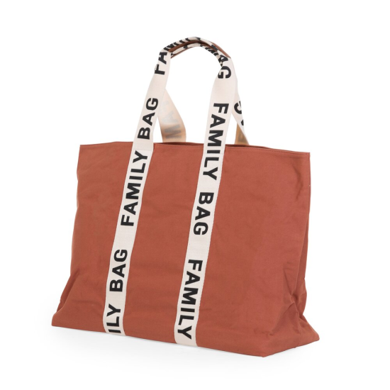 Prostorná cestovní taška Family Bag Terracotta, kterou využijete při výletech s vaší rodinou, abyste měli vždy po ruce vše potřebné. 