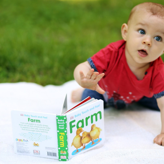Oblíbené dětské dotykové leporelo Farm představí batolatům život na farmě. 