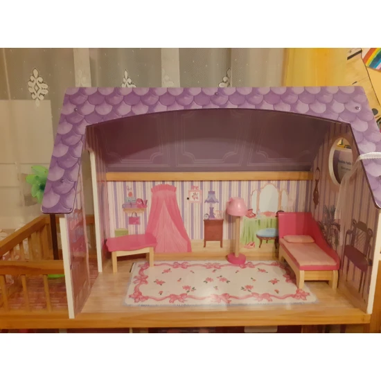 dřevěný domeček pro panenky