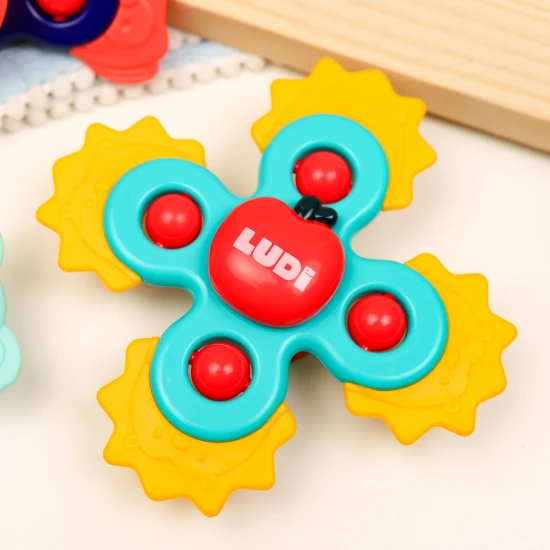 Baby spinnery mají měkké, pružné okraje a při otáčení vydávají zvuk, který dítě zaujme.