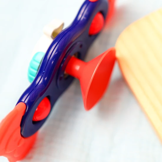 Baby spinnery mají měkké, pružné okraje a při otáčení vydávají zvuk, který dítě zaujme.