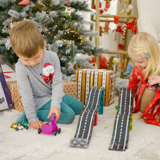 Magnetická stavebnice Downhill Duo 40 dílů. Skvělý dárek pro děti, které milují auta.