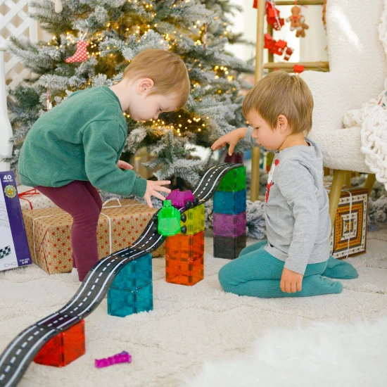 Magnetická stavebnice Downhill Duo 40 dílů. Skvělý dárek pro děti, které milují auta.