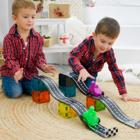 Magnetická stavebnice Downhill Duo 40 dílů. Skvělý dárek pro děti, které milují auta.