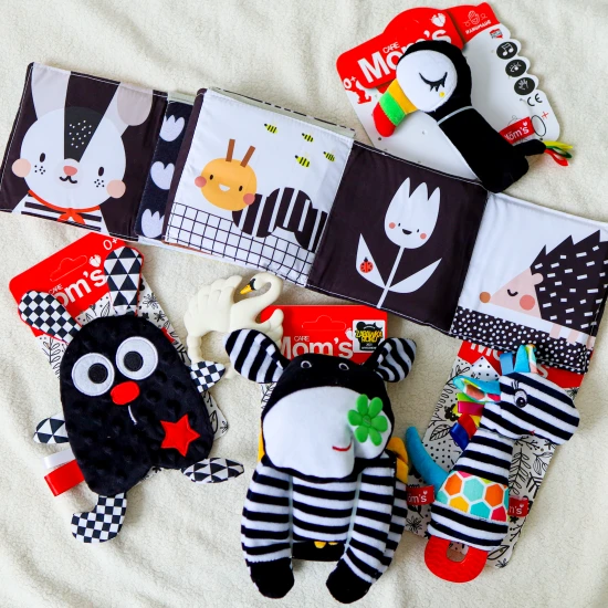 Oboustranná textilní knížka s motivem zahrady pro nejmenší do kočárku, postýlky i na hrací deku.