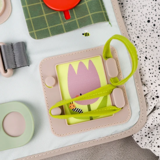 TAF TOYS Hrací pult Zahrada Hrací pultík se spoustou aktivit určený pro děti od 18 měsíců.