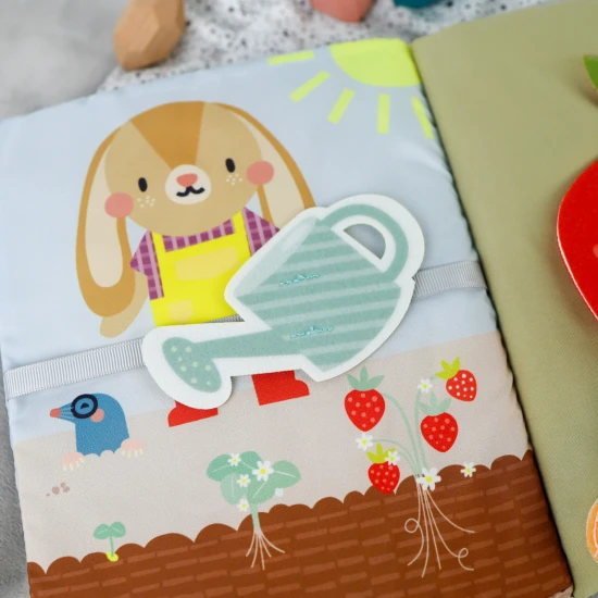 Knížka s aktivitami My 1st Busy Book