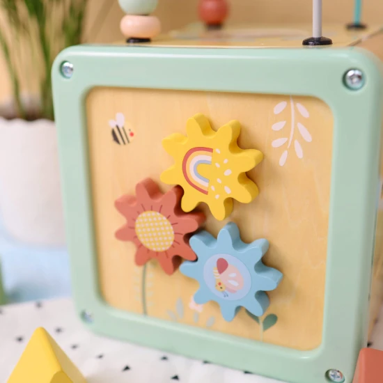 Dřevěná motorická kostka s aktivitami Louka Tooky Toy