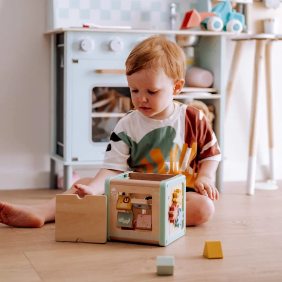 Dřevěná motorická kostka s aktivitami Louka Tooky Toy