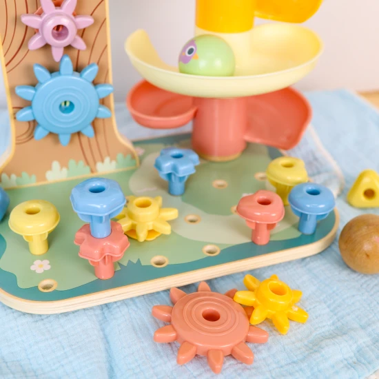 Barevný aktivity pultík s kuličkovou dráhou