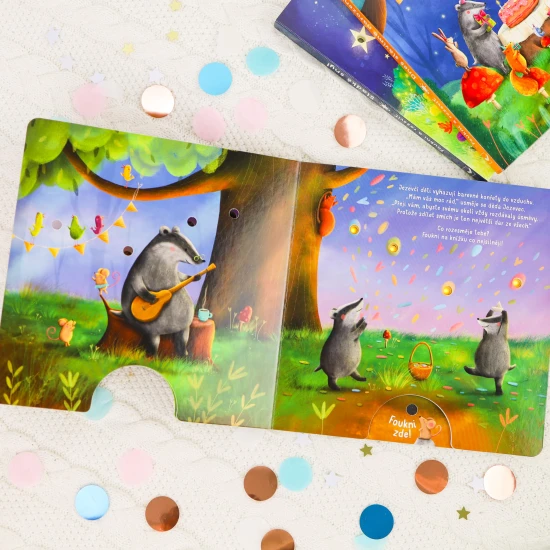 Foukni na knížku a nechej také rozzářit světélka! Počti si v knížce o zvířátkách v lese, která se mají moc ráda, v rodinách i mezi přáteli.