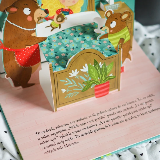 Klasická pohádka Zlatovláska a tři medvědi v krásné rozkládací knížce.