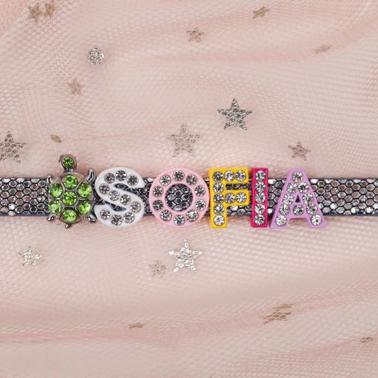 Přívěsek písmeno F na dětský náramek se jménem Nojomojo