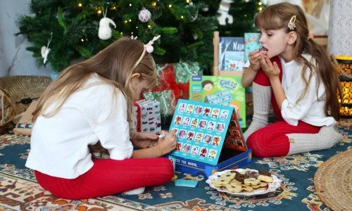 Tipy na dárky k Vánocům pro sourozence